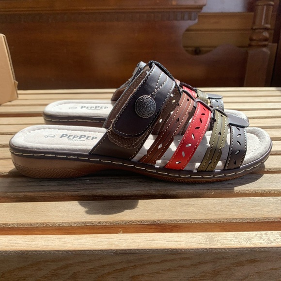 Adorable Open Toe Sandals, Great Colors, Low Heel, Comfy, Brand New in Box! - Picture 11 of 16